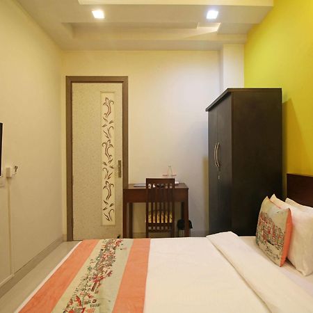 Oyo Rooms Pitampura ニューデリー エクステリア 写真