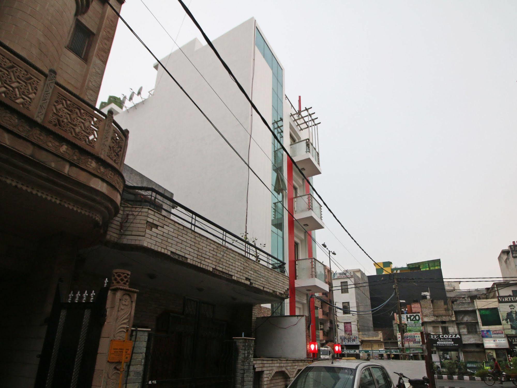 Oyo Rooms Pitampura ニューデリー エクステリア 写真