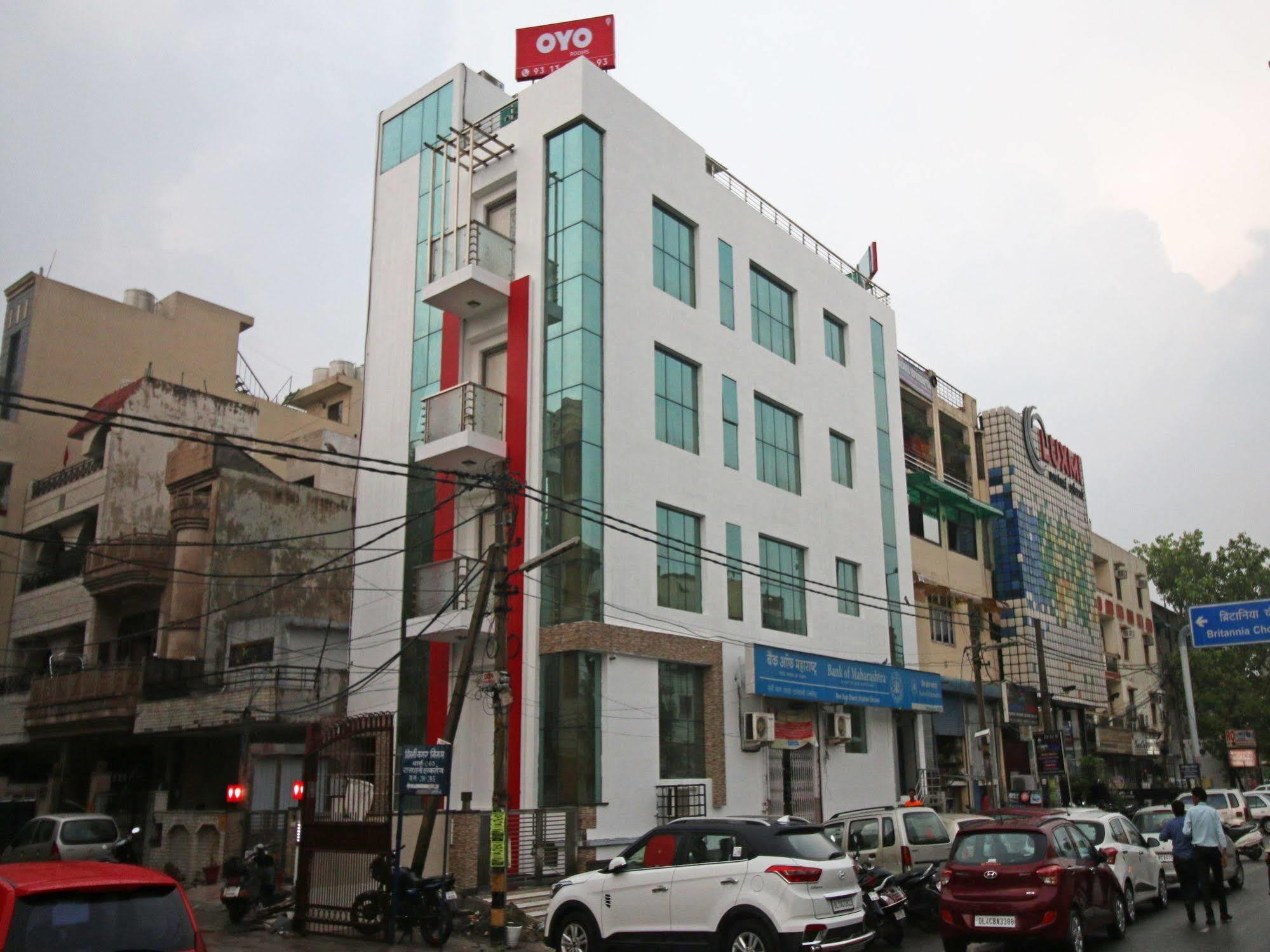 Oyo Rooms Pitampura ニューデリー エクステリア 写真