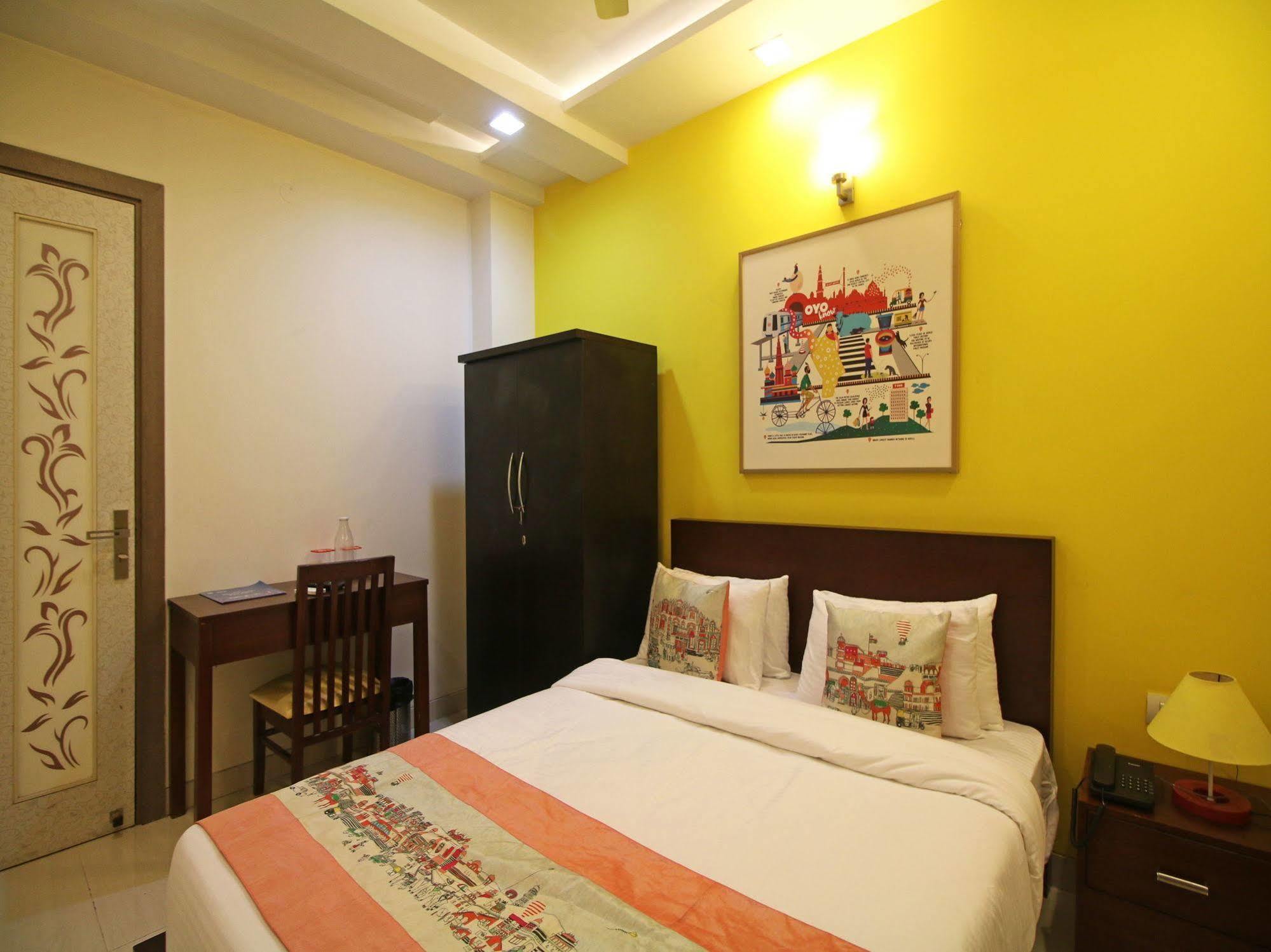 Oyo Rooms Pitampura ニューデリー エクステリア 写真