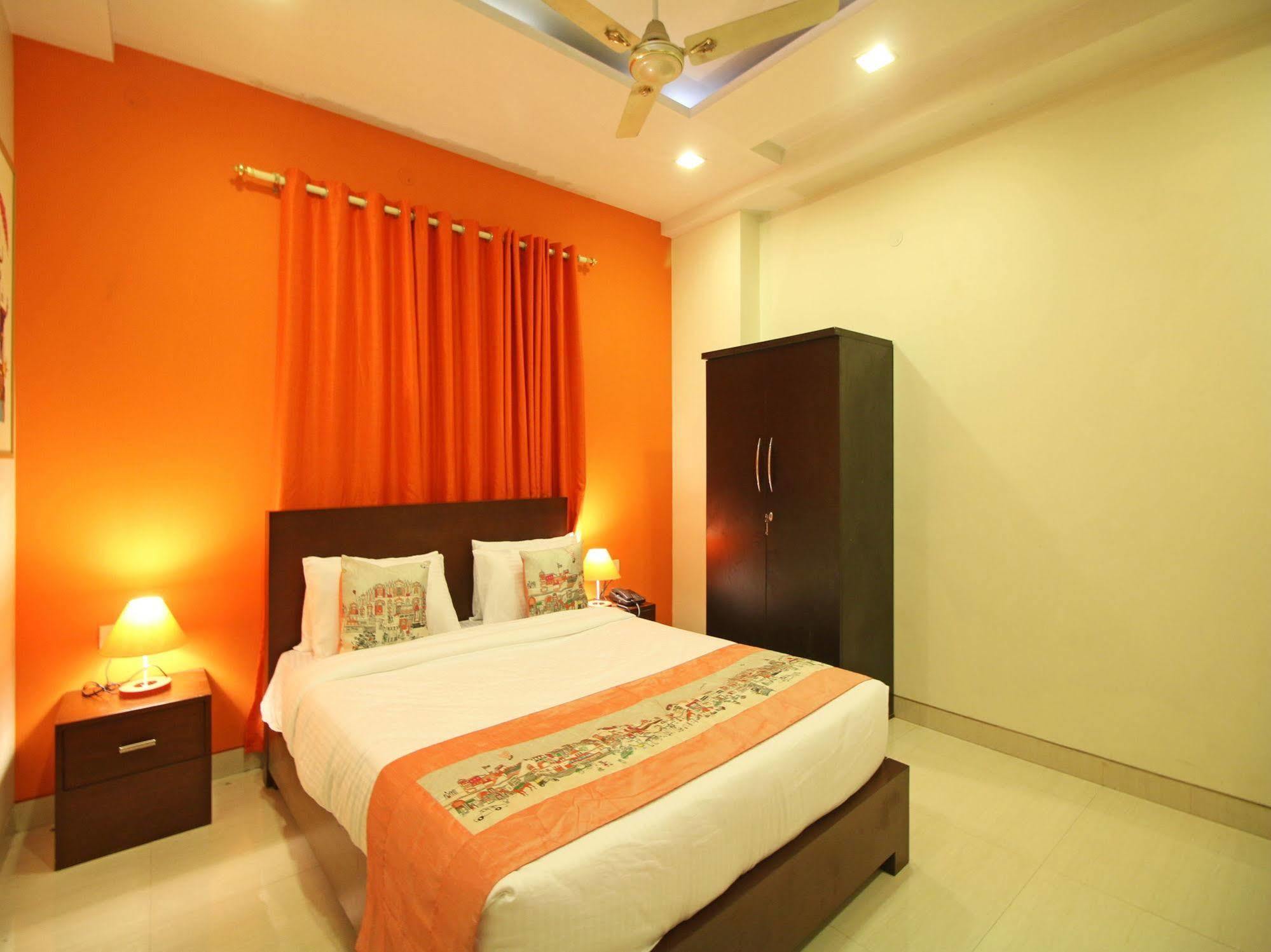 Oyo Rooms Pitampura ニューデリー エクステリア 写真