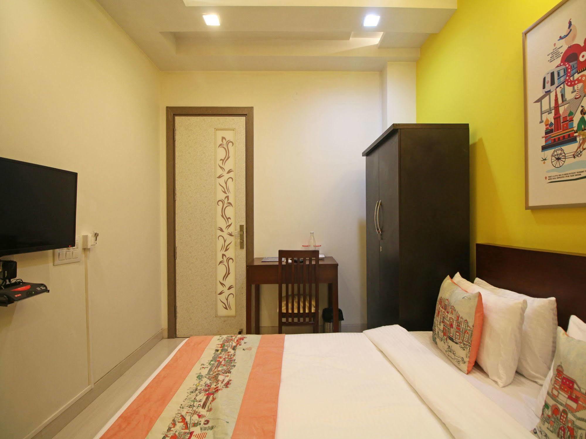 Oyo Rooms Pitampura ニューデリー エクステリア 写真