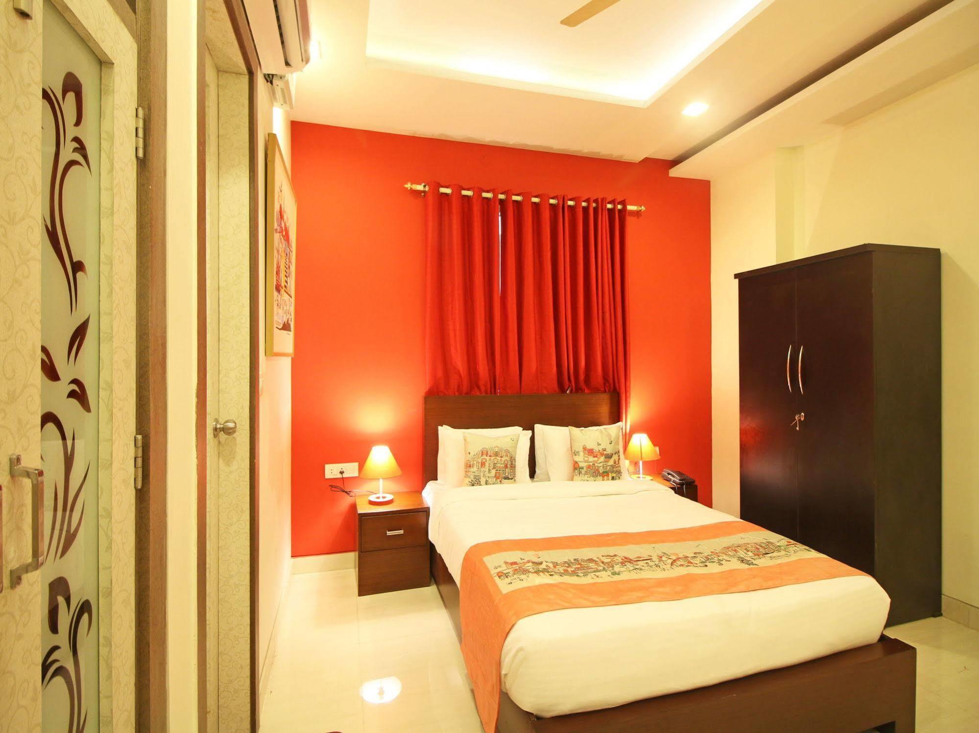 Oyo Rooms Pitampura ニューデリー エクステリア 写真
