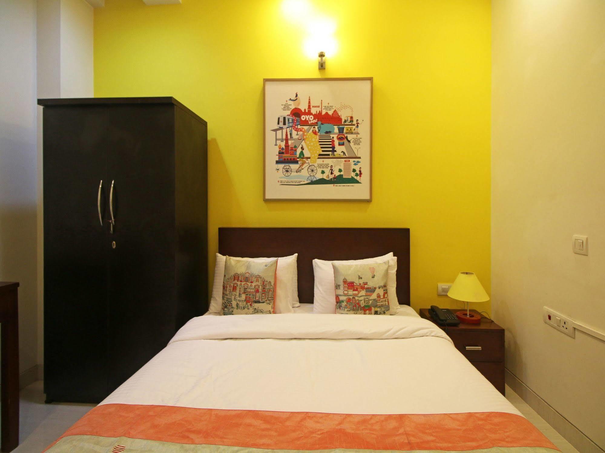 Oyo Rooms Pitampura ニューデリー エクステリア 写真
