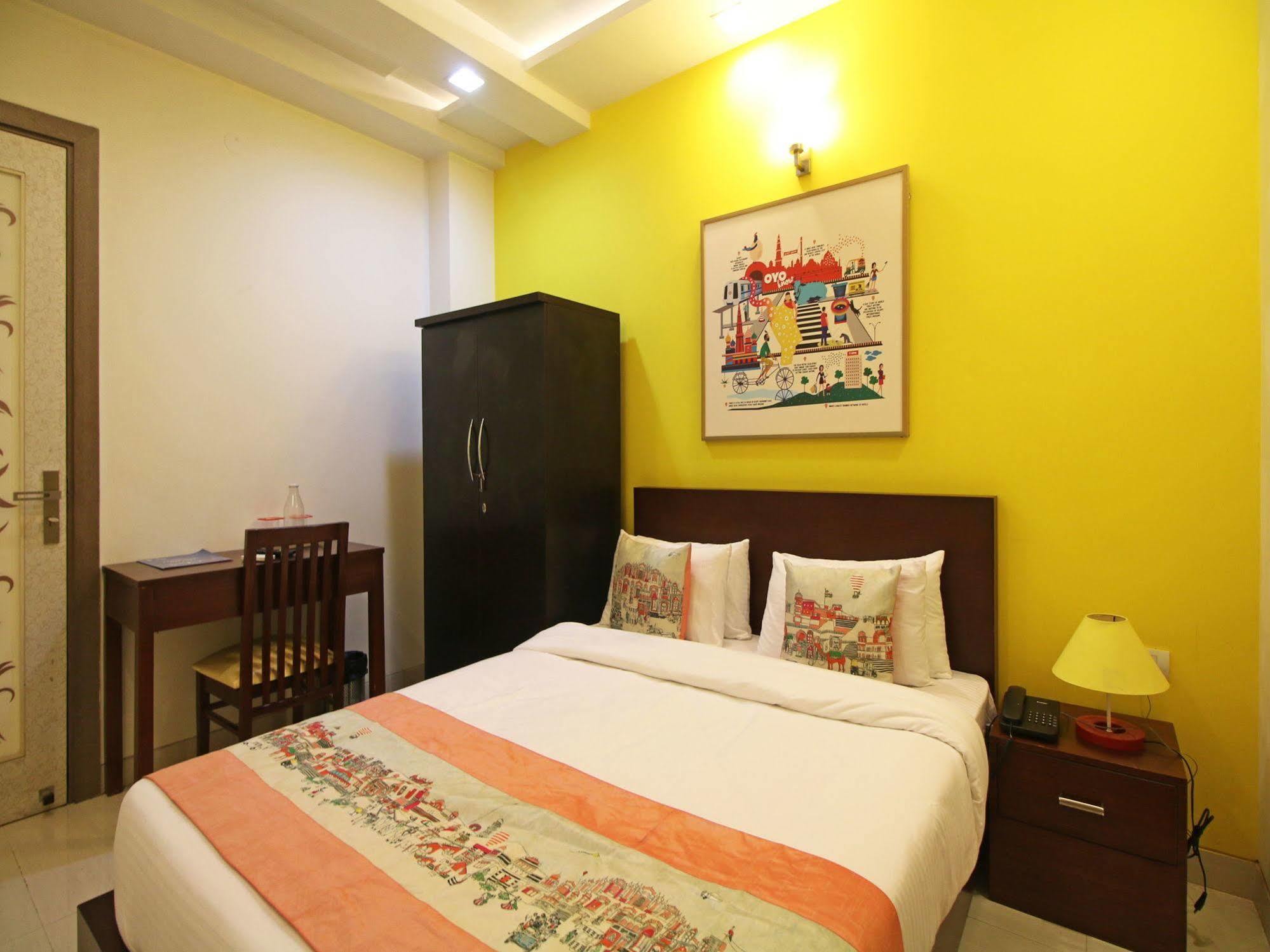 Oyo Rooms Pitampura ニューデリー エクステリア 写真