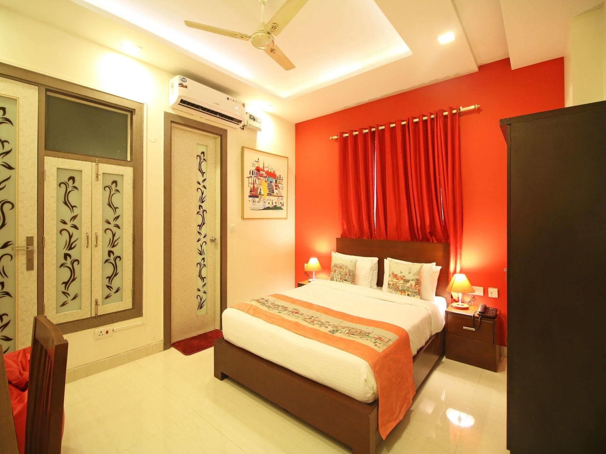 Oyo Rooms Pitampura ニューデリー エクステリア 写真