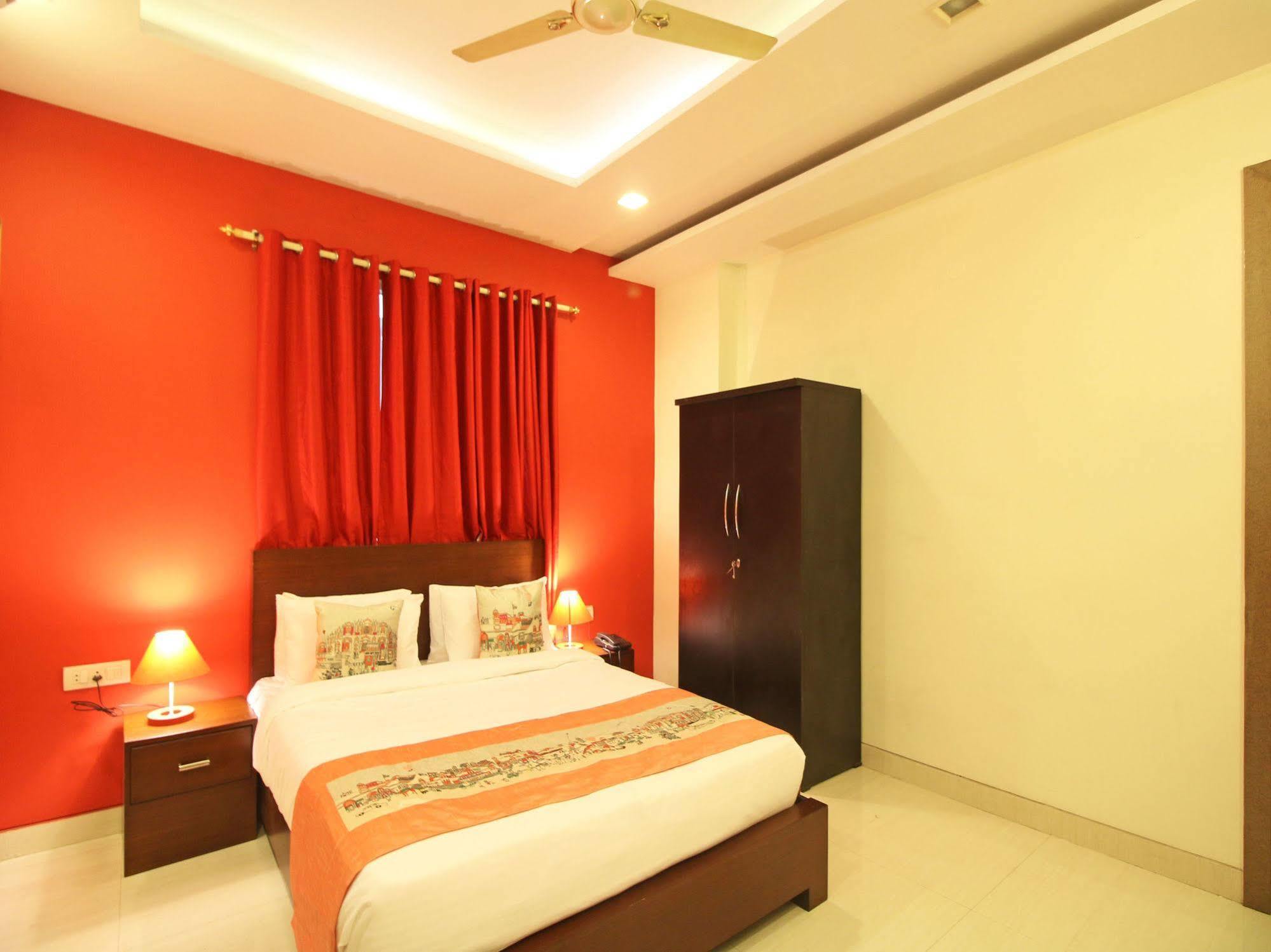 Oyo Rooms Pitampura ニューデリー エクステリア 写真
